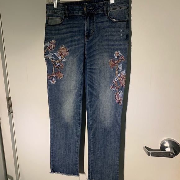 The Straight Jeans - Picture 5 of 5